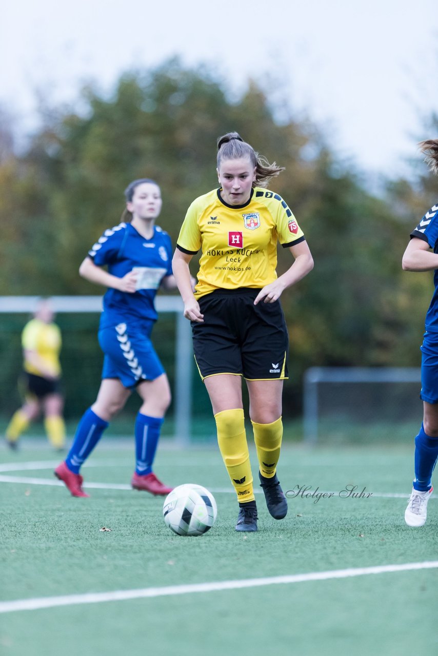 Bild 333 - F SSC Hagen Ahrensburg - SV Frisia 03 Risum-Lindholm : Ergebnis: 2:0